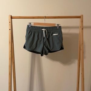 Vuori clementine short in kelp